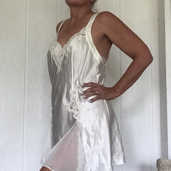 VINTAGE VICTORIAS SECRET IVORY SATIN SLIP DRESS LARGE NWOT - Picture 3 of 16